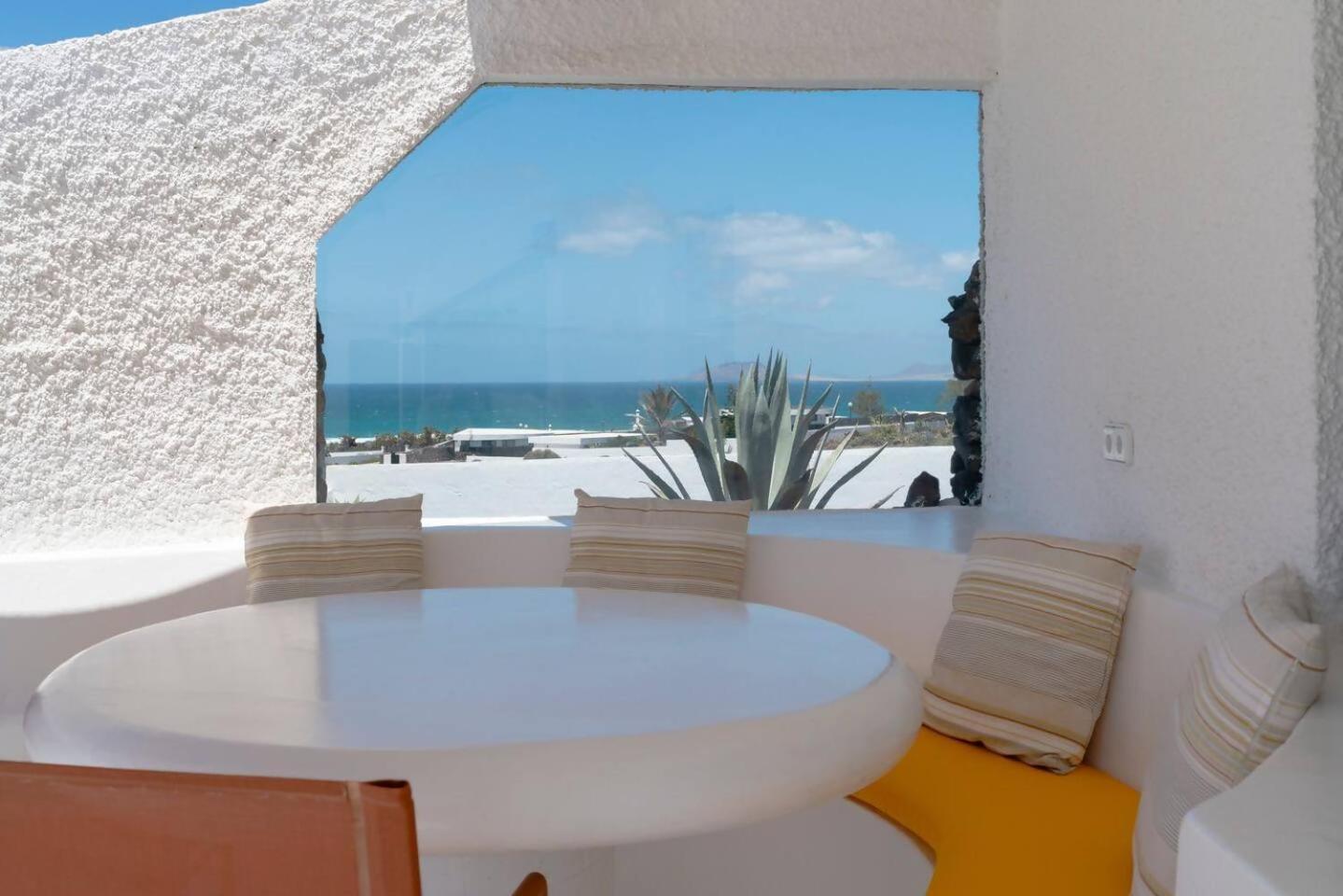 Lanzarote Famara Beach Bungalow Exterior photo